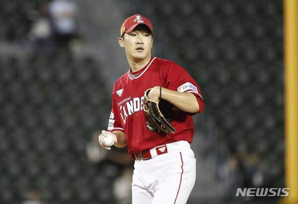 잘 던지다 5실점 '와르르', 65억 언더핸드 2군 4번째 등판서 부진…스리쿼터 '변칙 투구' 성공 여부 다시 안갯속으로