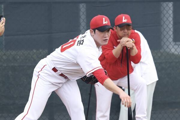 잘 던지다 5실점 '와르르', 65억 언더핸드 2군 4번째 등판서 부진…스리쿼터 '변칙 투구' 성공 여부 다시 안갯속으로