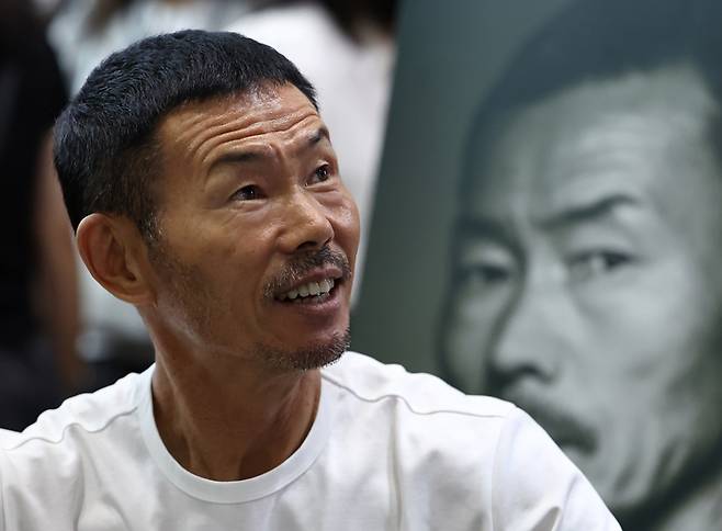 “손흥민 이용해 사기” 父손웅정 감독, 경찰에 진정서 제출…전 에이전트 엄정 수사 촉구