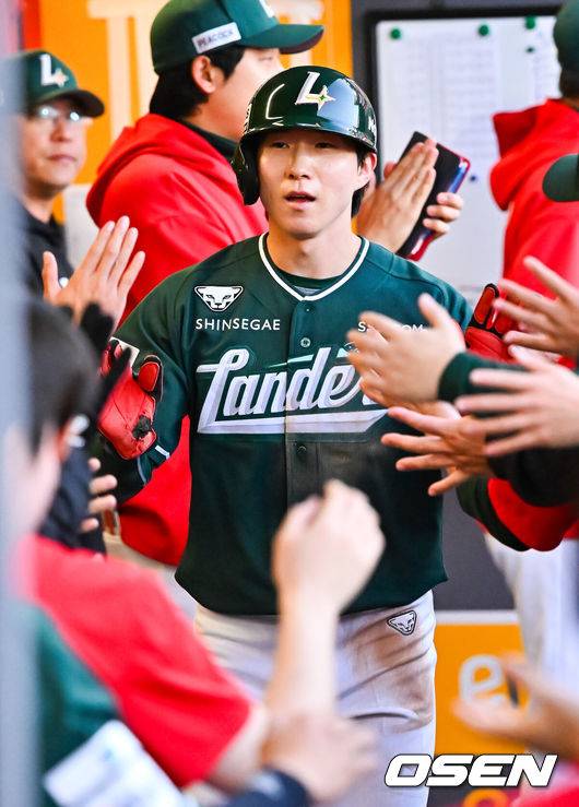 “5할 타자가 세상에 어디 있어요?” 523홈런 전설도 납득 불가, 개막 22G 연속 안타+타율 0.488→야구의 신 인천 강림하다