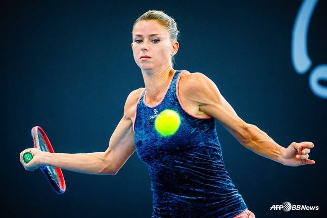 란제리 모델도 했던 女테니스 은퇴선수, 임신 중 깜짝 복귀 선언