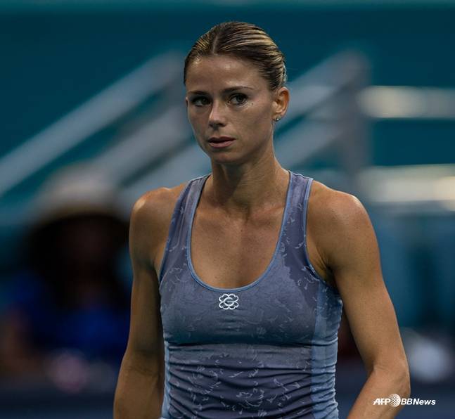 란제리 모델도 했던 女테니스 은퇴선수, 임신 중 깜짝 복귀 선언