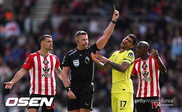 ‘강등위기’ 토트넘 진짜로 억울하겠네? 로메로 시즌아웃 시킨 부상…퇴장맞았다