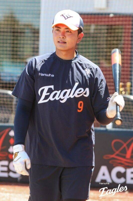 '한화 선발 전원 안타, 14안타 대폭발' LG 10-3 제압, ERA 1점대 대졸 육성선수 3승 성공하다