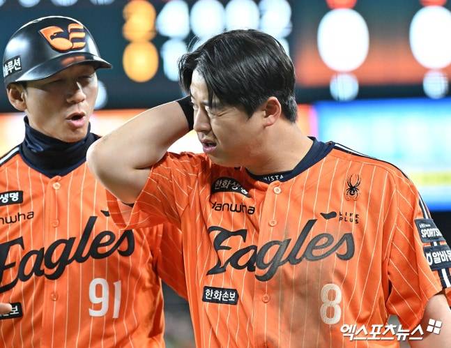 투혼인가 무모함인가, 노시환 '144km' 직구에 머리 강타→그런데 끝까지 뛰었다…미래 위한다면, 바꿔줄 만도 했는데 [대전 현장]