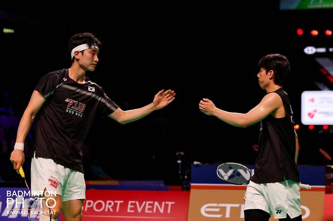 한국 배드민턴, 크게 무너졌다…'세계 1위 복식조' 쪼갰는데→남자 대표팀, 유럽 최강 덴마크에 1-4 완패