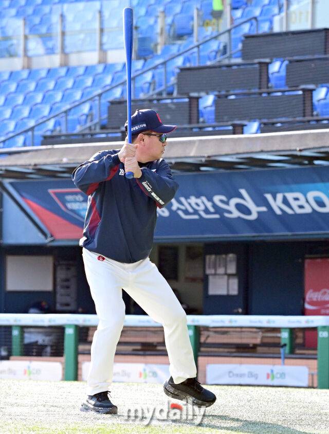 “선발이고 중간이고 다 150km, 작년하고 똑같이 스윙하면…” 김태형이 진단했고 김도영이 공감했다 ‘스~윽 아니라 빡’[MD광주]