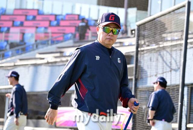 “선발이고 중간이고 다 150km, 작년하고 똑같이 스윙하면…” 김태형이 진단했고 김도영이 공감했다 ‘스~윽 아니라 빡’[MD광주]