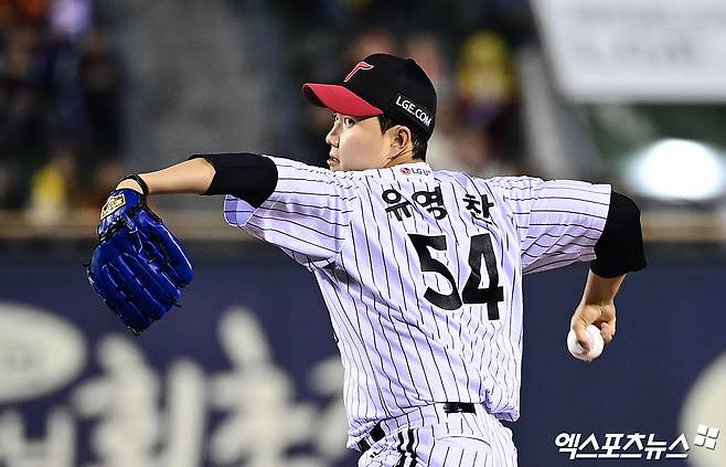 'LG 초비상' 마무리 유영찬, 팔꿈치 통증 긴급 교체→25일(오늘) 검진 받는다…'과거 수술 부위 부상 재발 우려' 우승 판도 변수 되나?