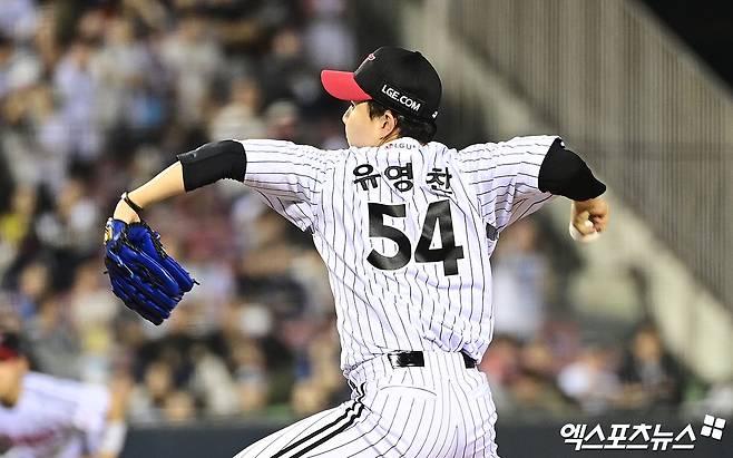 'LG 초비상' 마무리 유영찬, 팔꿈치 통증 긴급 교체→25일(오늘) 검진 받는다…'과거 수술 부위 부상 재발 우려' 우승 판도 변수 되나?