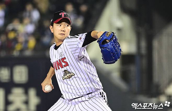 'LG 초비상' 마무리 유영찬, 팔꿈치 통증 긴급 교체→25일(오늘) 검진 받는다…'과거 수술 부위 부상 재발 우려' 우승 판도 변수 되나?