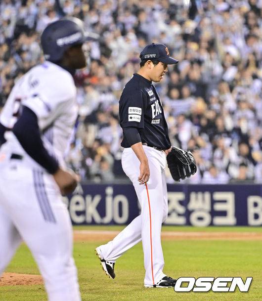 홀로 남은 한화 마당쇠, FA 앞두고 'ERA 12.00'라니…헌신하고 대박은 물건너 가나