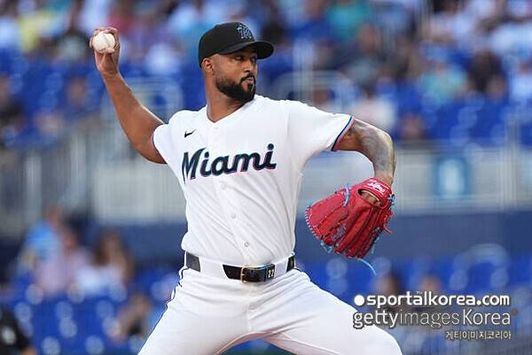 '7G 타율 0.346' 이정후, 살아나는 중인데 하필이면 '2022 사이영' 특급 에이스 만난다...올해 첫 완봉승 주인공, 알칸타라와 격돌