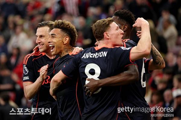 노팅엄, 전반에만 4골 몰아치며 선덜랜드 완파…토트넘 잔류 확률 더 줄었다