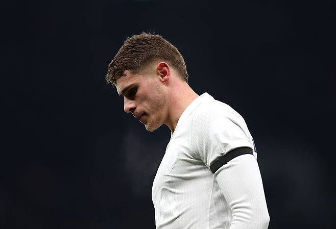 토트넘 ‘초비상’ 걸렸다…英 단독 보도 “‘파격 대우’ 재계약 뿌리치고 이별 결단, 강등 여부 상관없이 올여름 이적 추진”