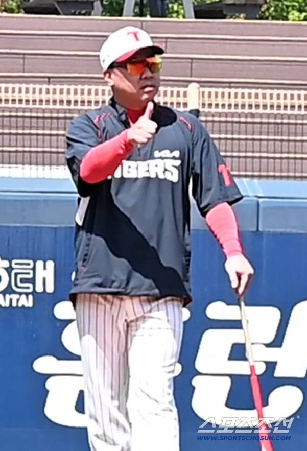 '인간 스펀지' 데일, 이범호 감독 조언 즉각 흡수…'이 친구 잘하네' 엄지 척![광주 스케치]