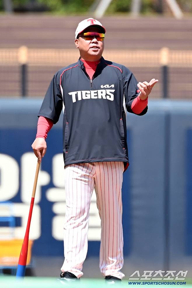 '인간 스펀지' 데일, 이범호 감독 조언 즉각 흡수…'이 친구 잘하네' 엄지 척![광주 스케치]