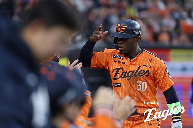 페라자 터졌다! 맞는 순간 수비 정지…4-1로 달아나는 투런포, 시즌 3호 홈런