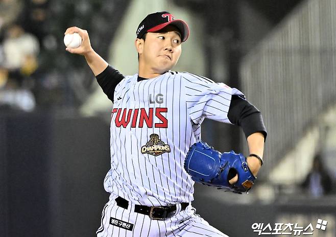 '팔꿈치 부상' 유영찬, 25일 오전 1차 검진받았다…그런데 결과는? LG