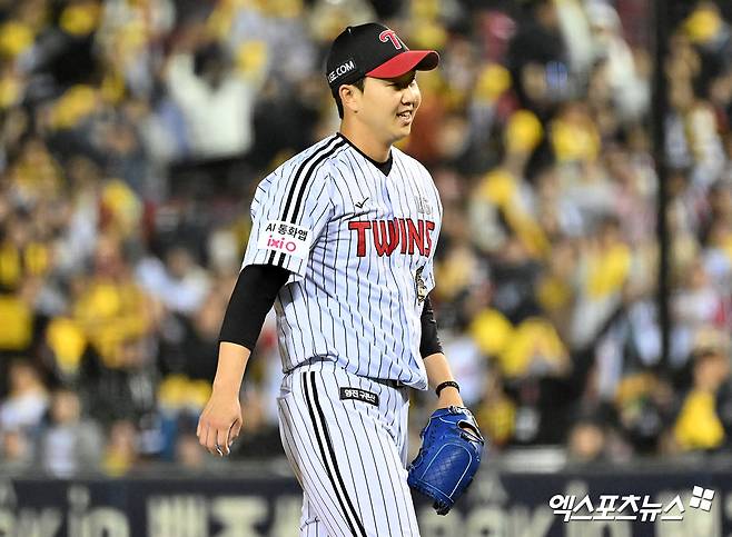 '팔꿈치 부상' 유영찬, 25일 오전 1차 검진받았다…그런데 결과는? LG