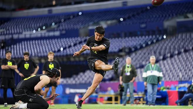 日 이 정도야? 일본 스포츠 '초대형 역사' 나온다…27세 무명 키커, NFL 드래프트 지명 눈앞→美 4대 스포츠 입성 '마지막 퍼즐' 완성하나