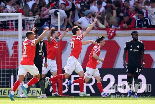 [bundes.review] ‘0-3→4-3’ 뮌헨 이래서 조기 우승했구나…‘김민재 90분’ 마인츠전 대역전승