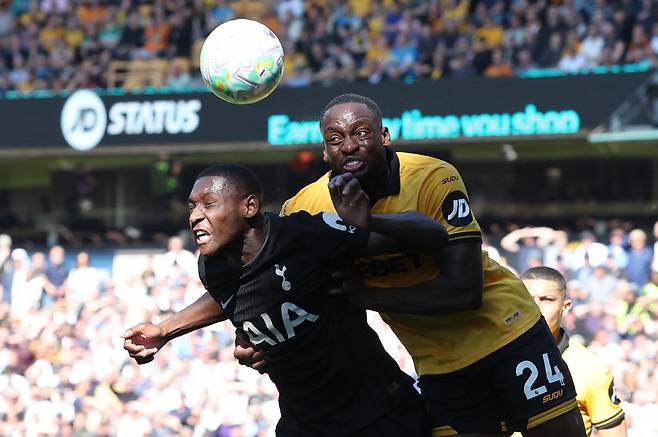 '토트넘 완전 망했다' 반드시 이겨야 하는 울버햄튼전서 최악의 졸전+솔랑케 전반 40분만 부상 아웃 악재까지(전반 0-0 종료)