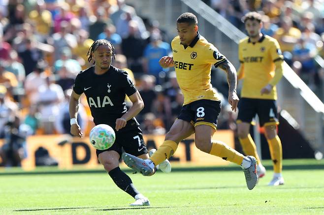 '토트넘 완전 망했다' 반드시 이겨야 하는 울버햄튼전서 최악의 졸전+솔랑케 전반 40분만 부상 아웃 악재까지(전반 0-0 종료)