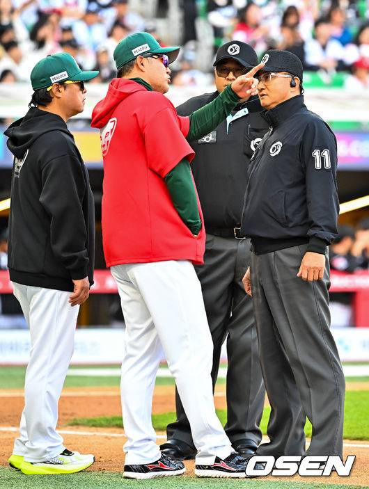 SSG 5연승 질주, 그런데 왜 이숭용 감독은 1-0 리드 잡은 3회 더그아웃 박차고 나갔나 [오!쎈 인천]