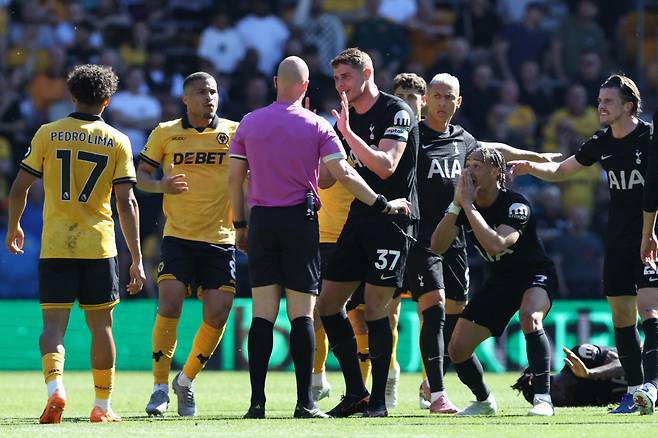 '지옥에서 천당으로, 다시 지옥으로' 팔리냐 82분 결승골로 울버햄튼 1-0 격침→드디어 2026년 첫 승…웨스트햄 '극장승'으로 강등권 탈출엔 실패[EPL 리뷰]