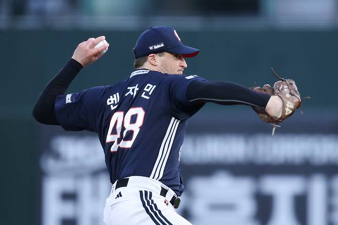 잠실 라이벌에 스윕패, 4연패, 꼴찌 싸움 추락 위기...암울한 두산, LG 킬러가 '한줄기 빛' 되나