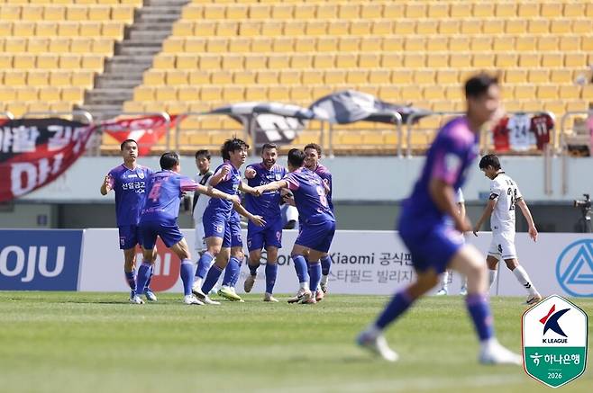 [SPO 현장] '라리가 25골' 스트라이커, 한국 축구 수준에 놀랐다...