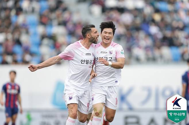 [SPO 현장] '라리가 25골' 스트라이커, 한국 축구 수준에 놀랐다...