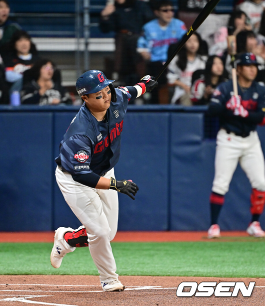 무홈런+득타율 1할5푼8리, 급기야 경기중 교체...4번타자 향한 명장의 쓴소리