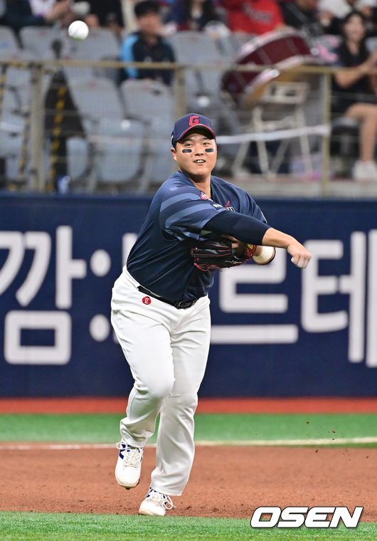 무홈런+득타율 1할5푼8리, 급기야 경기중 교체...4번타자 향한 명장의 쓴소리