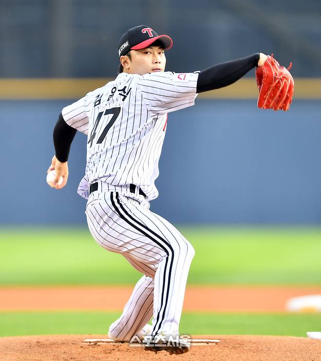 LG 마운드 ‘초비상’→치리노스 이어 유영찬 이탈…위기의 시즌 초반, ‘뎁스’로 버텨라 [SS포커스]