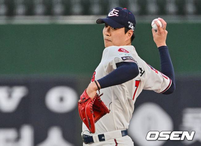 헤드샷에 꺾인 희망, 롯데 또 다른 아픈 손가락…4년 만에 복귀전, 149km 힘차게 뿌렸다