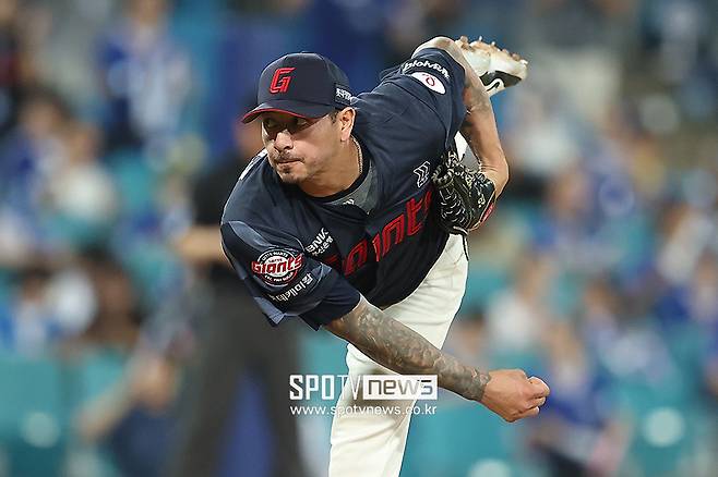 '롯데 혈압 오른다' ML 컴백하더니 김혜성 삼진잡고 150km 건재 증명…韓에서 이렇게 던졌다면 가을야구 역사 바뀌었다