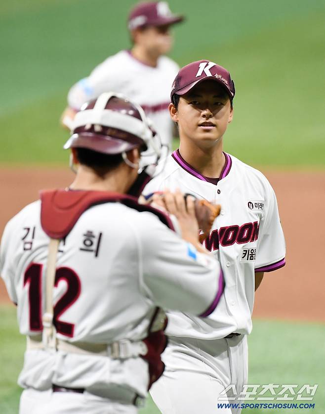 '제2의 안우진'인가, 문동주보다 빨랐다...데뷔전 직구 159㎞, 슬라이더 146㎞에 5이닝 무실점 괴력투