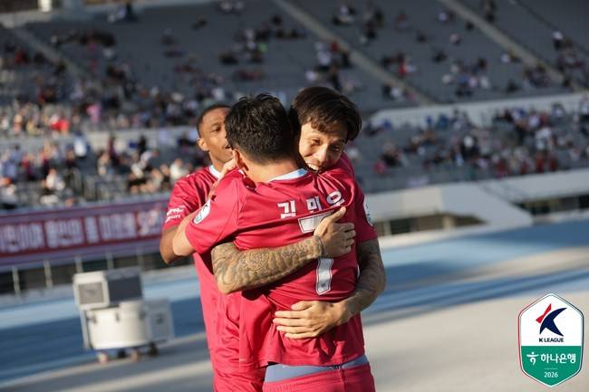 [K리그2 현장리뷰] '병역 문제 물의' 석현준 드디어 터졌다! 무려 멀티골...용인, 꼴찌 김해 4-1 대파→창단 첫 승