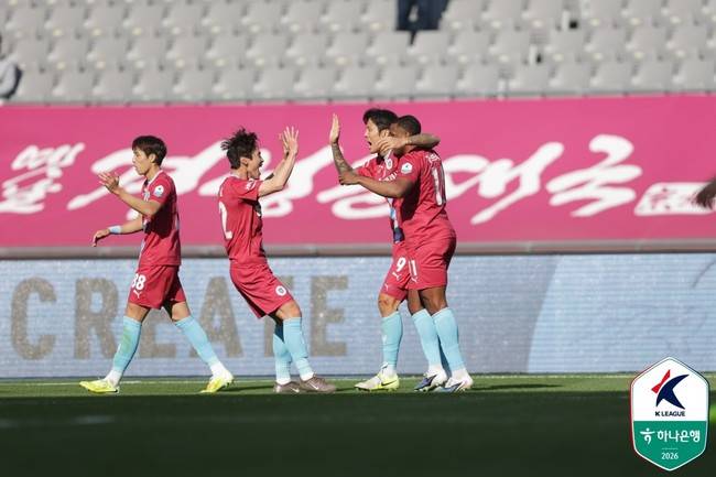 [K리그2 현장리뷰] '병역 문제 물의' 석현준 드디어 터졌다! 무려 멀티골...용인, 꼴찌 김해 4-1 대파→창단 첫 승