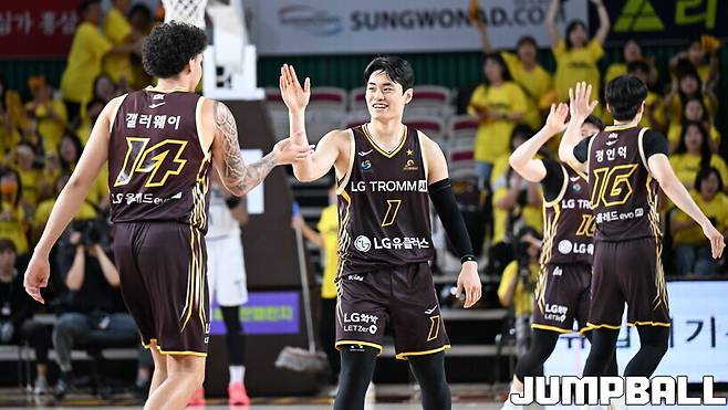 ‘1위 최초 스윕패 위기’ LG, 2002~2003시즌 4강 PO 재현 가능할까?