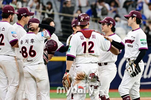 박석민 아들 159km 괴력투→262일 만에 스윕 실화? 작년 꼴찌팀 이렇게 무서웠나…