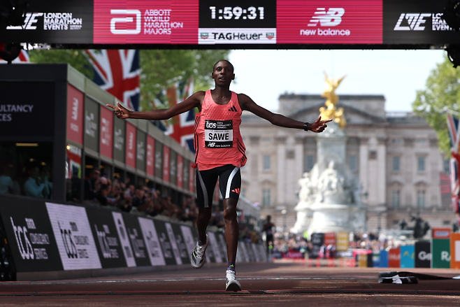 마라톤 2시간 벽 깨졌다…케냐 세바스찬 사웨, 런던서 1시간 59분 30초 세계신기록