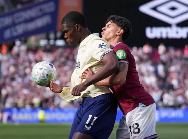 토트넘 '잔류권 17위' 도둑 맞았나?…EPL 최악의 오심 논란 터졌다→손으로 공 쳤는데 'NO PK' 황당 판정