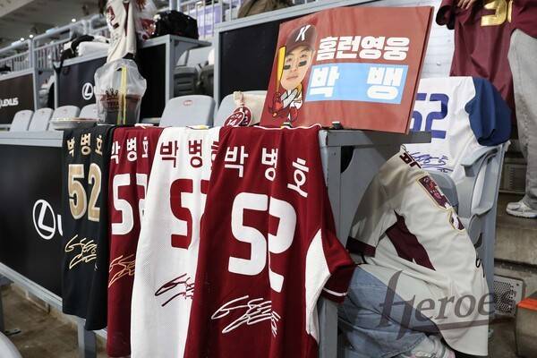 박병호가 영구결번이 아니면, 히어로즈 그 누가 영구결번 받겠나…끝까지 고개 갸웃한 팬들