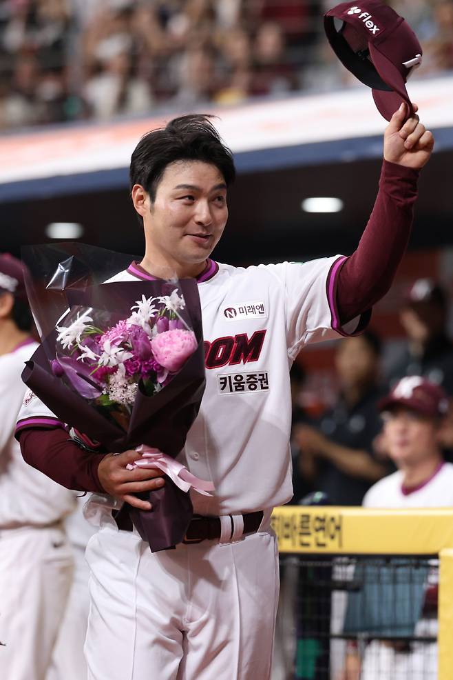 안우진·원태인의 눈물, '절친' 박석민 아들에게 건넨 공까지…박병호 낭만의 은퇴식 [IS 고척]