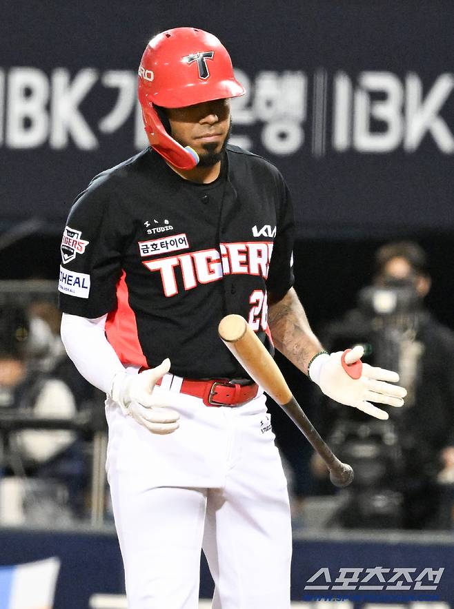 '14억 투자' KIA 이런 황당한 부상 다 있나…2위 타자 이탈, 분명 뼈아프다