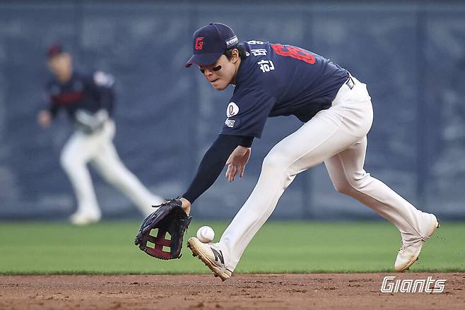 '번트 연습 안 하나?' 의문 생길 정도…'선발 ERA 1등' 하지만 롯데가 꼴찌인 이유