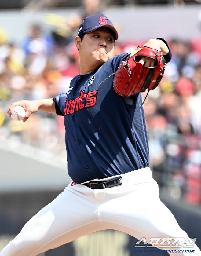 '선발은 1위 팀은 꼴찌' 롯데의 기현상 → 결국 롯데는 올라간다?